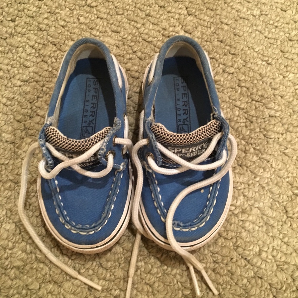 Boys size 6 Sperry shoes